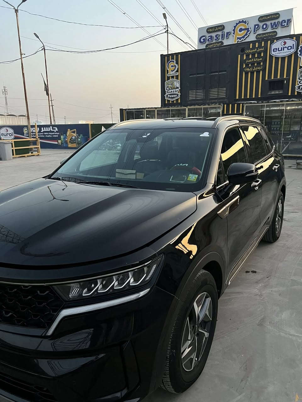 السلام عليكم اخوان عندي سورنتو 2022 فول عدا فتحة هايبرد  اريد اراوس بهانتر 2025    2024 اليي مكاني بغداد ***********
