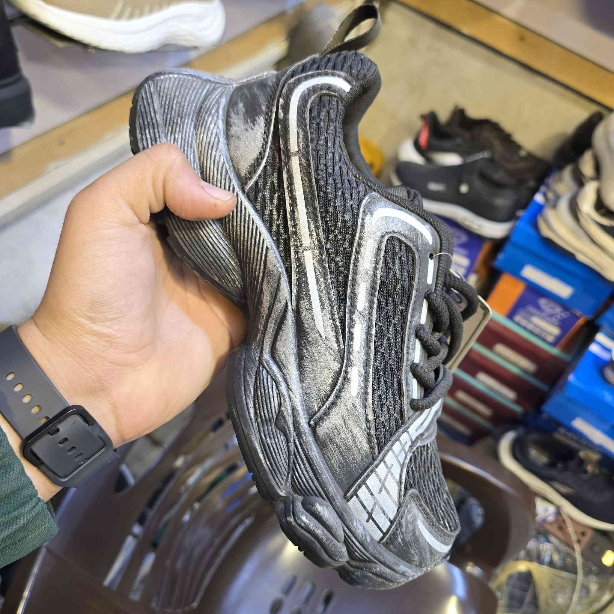 عندي شلعة احذية قياسات متفرقه تقريبا 50 زوج ابيعهن كلهن .سعر القطعة ٦ الاف فقط .القطع كلها نظيفه


**إذا كنت صاحب هذا الإعلان وتريد حذفه لأي سبب، رجاءا أرسل رسالة إلى الدعم الفني**