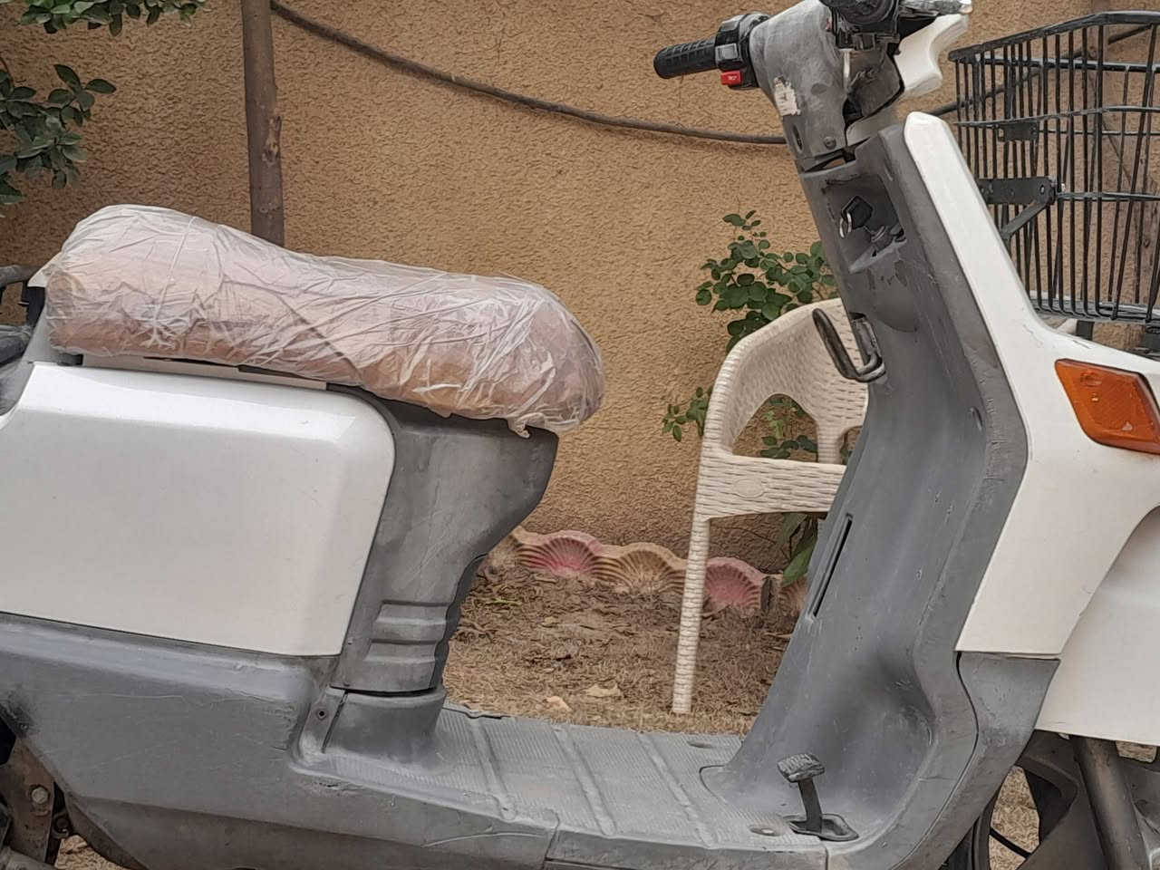 السلام عليكم دراجة بيكم حمل ياباني فحل نكره سلف وهندر مكينة ناعمة خير من الله لايت اشاير تخم تاير جديد السعر ٣٥٠ بيه شوية مجال الاتصال ***********
