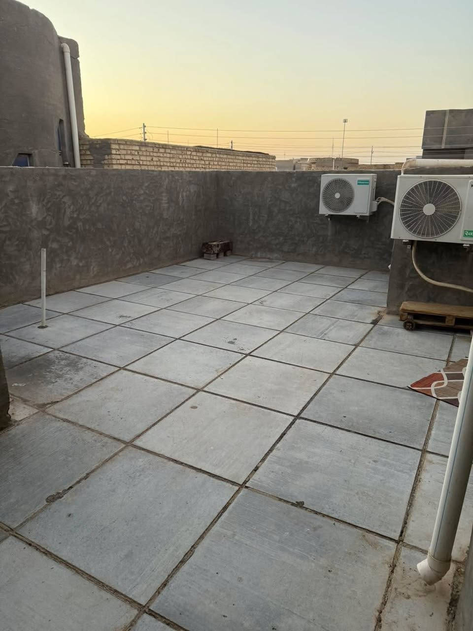 بيت للبيع /السماوه 
منطقه٣٦مساحه ١٢٥متر مربع واجهة ١٠متر ونزال ١٢،٥٠مجاور الركن الفرع المقابل مدرسة البيت العتيق قرب بيت عمار ال غريب 
يتكون الطابق الأول من غرفة نوم وصالة واستقبال ومطبخ وصحيات داخلية وخارجية سنه البناء ٢٠١٧البيت مسلح
الطابق الثاني غرفه وصاله صغيره +سطح  شتايگر
للاستفسار اتصال أو مراسله الصفحه ***********
ملاحظة مستعدون لاستقبال كافه العروض العقارية
