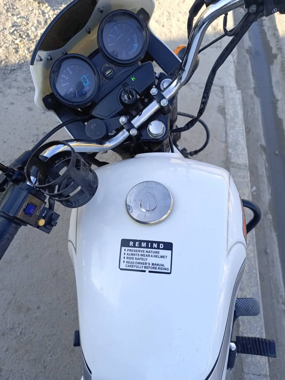 دايوان موديل ٢٥ سكنر 
شرط شخط ما بي 
ديالى دلي عباس 
***********
