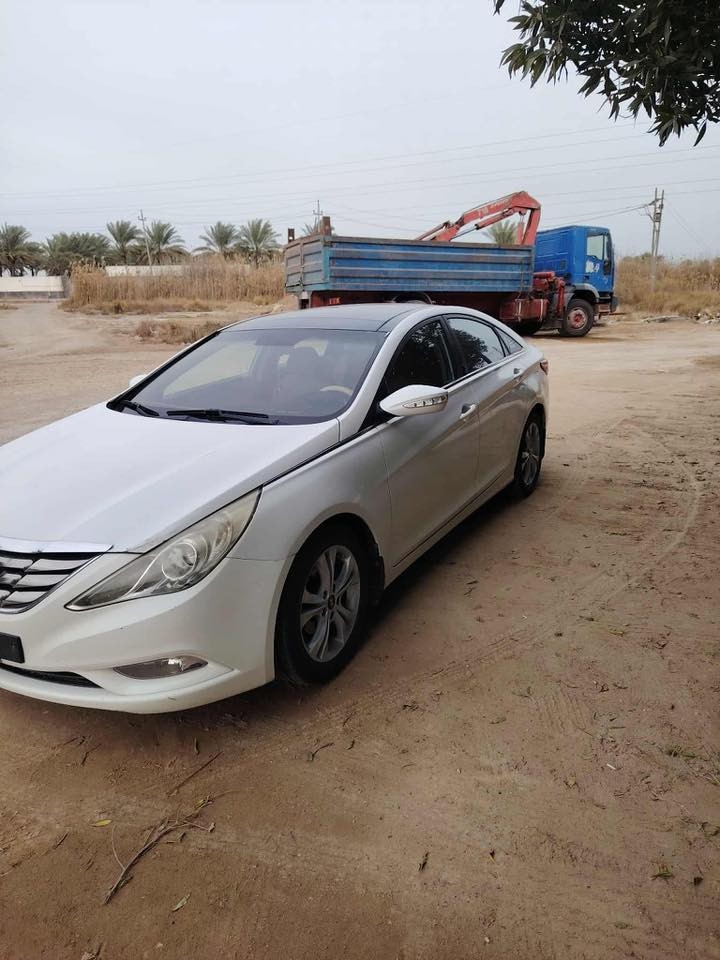 السلام عليكم 
من رخصة الادمن سوناتا خليجي موديل ٢٠١١ بيها بس ٣ قطع مثل ما موضح بل صورة كير مكينة 2400 جديدة حدادية تخم تاير كلهن جديدة وبأسمنة والسيارة نصبتها احلا من الصورة تجي اشوف وتكلب وتأمر. امر مكان السيارة بابل مشروع المسيب 
السعر ١١٠ وبيها مجال 
للأستفسار 
***********
***********
