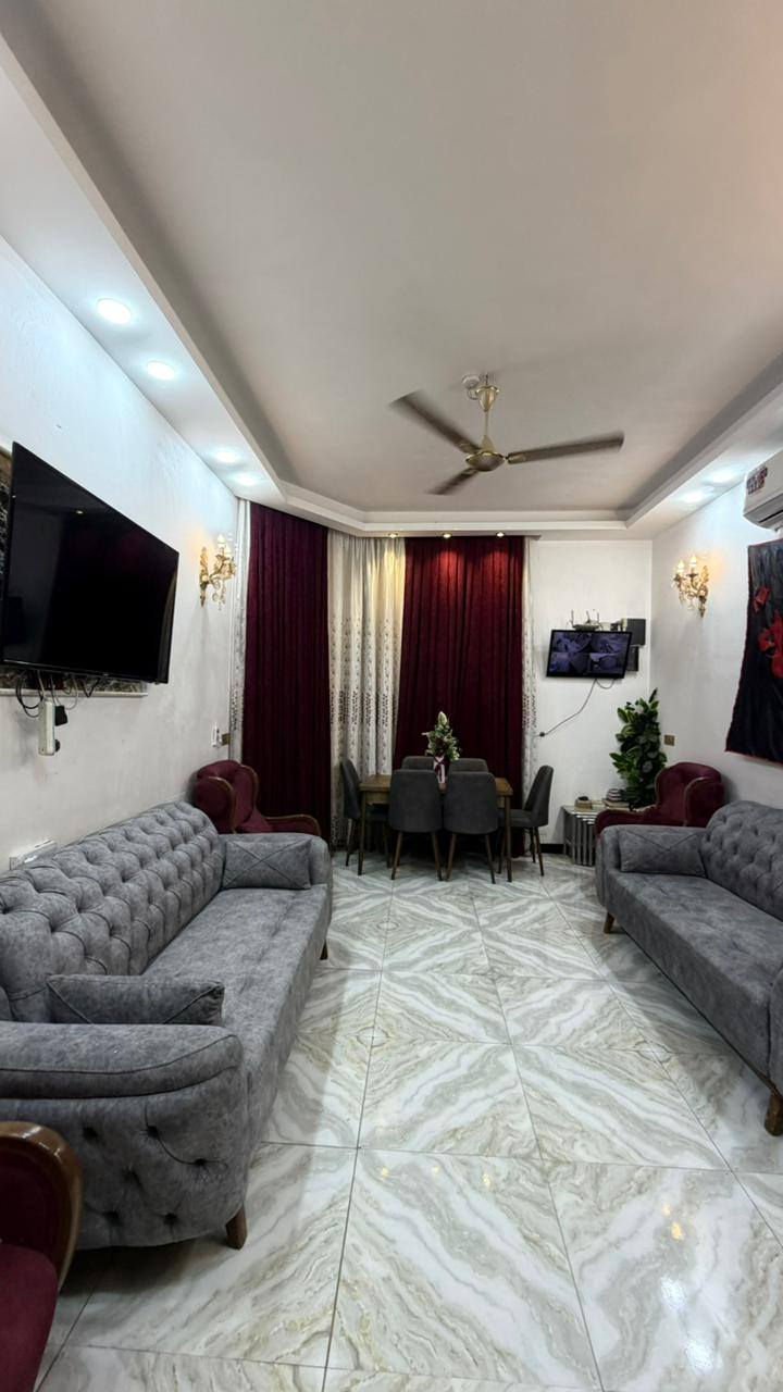 بيت للبيع يبعد عشرة دقائق عن الإمام الحسين ع /البوبيات /مقابيل الأسواق برتقاله /الشارع تبليط عشره متر /البيت طابو صرف زراعي /المساحه/١١٢متر /السعر ١٧٥ مليون البناء حديث طابوق للاستفسار ⬅️ ***********
