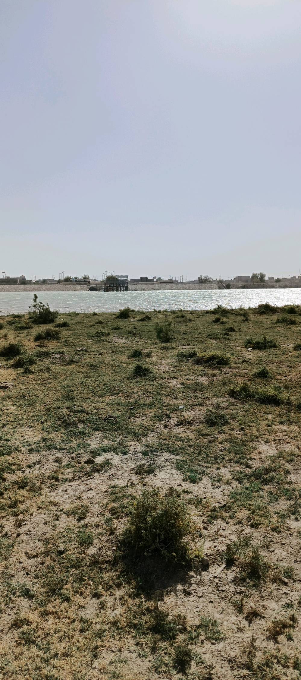 بستان على شط العرب مساحته 5 دونم يحتوي على بيت الأرض مسيجه جزء منه بلوك والباقي بي ارسي
تحتوي على نخل متعدد النوعيات وسدر بأنواعه تحتوي على بحيرات سمك ومكان لتربيه الحيوانات ما تتأثر بالمد الملحي الأرض عله شط العرب مباشره طابو زراعي عنوانه النشوه قرب قرية سيد علي نور