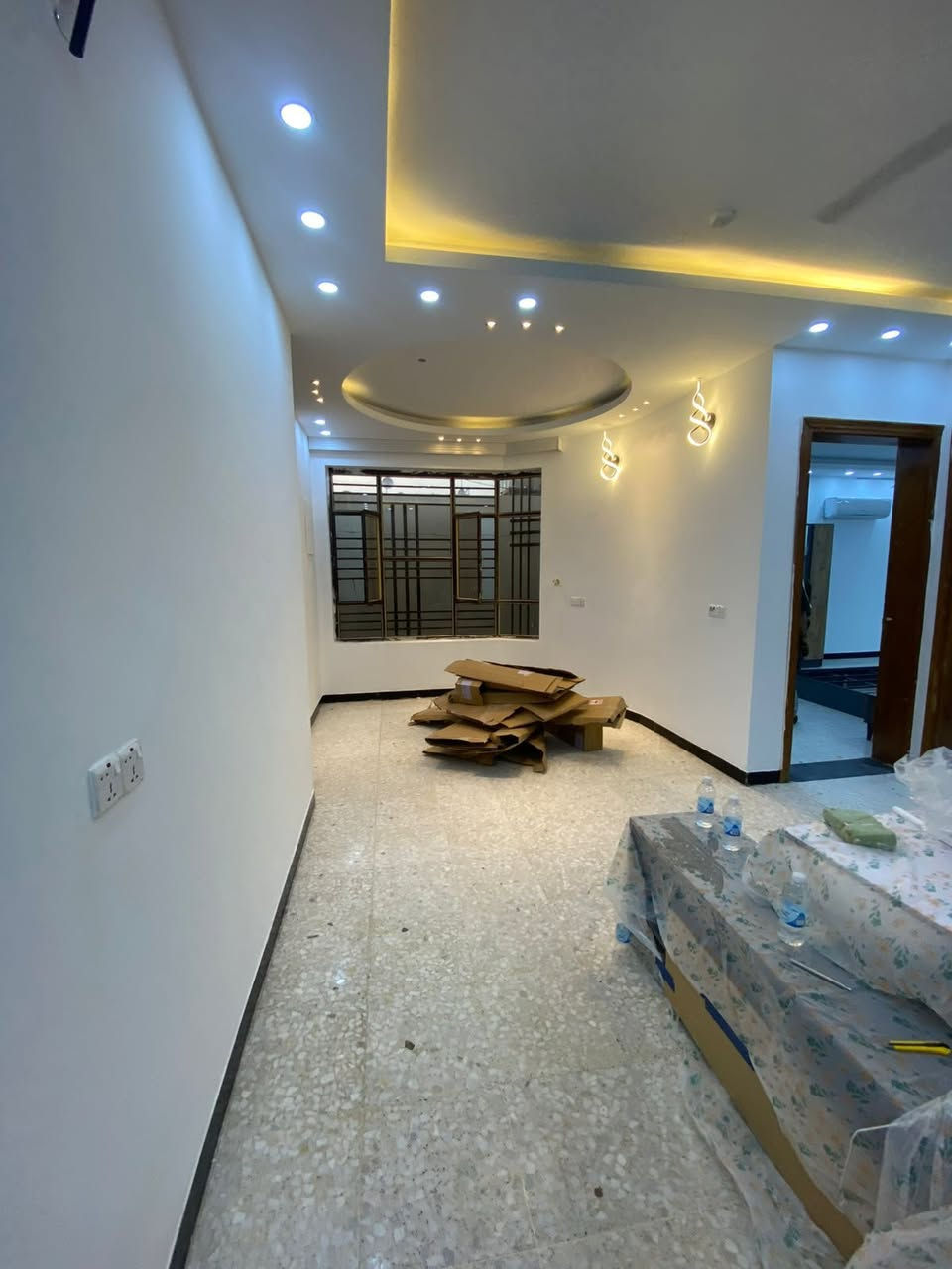 شقه للايجار بلمنصور مهندسين الاميرات غرفتين وصالة مؤثثة زيرو مساحه 200 متر *********** وتساب او اتصال
