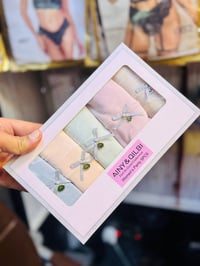 لباس علبه للتواصل عبر الواتس اب 07735819455 عنوان المحل شورجه قرب البن...