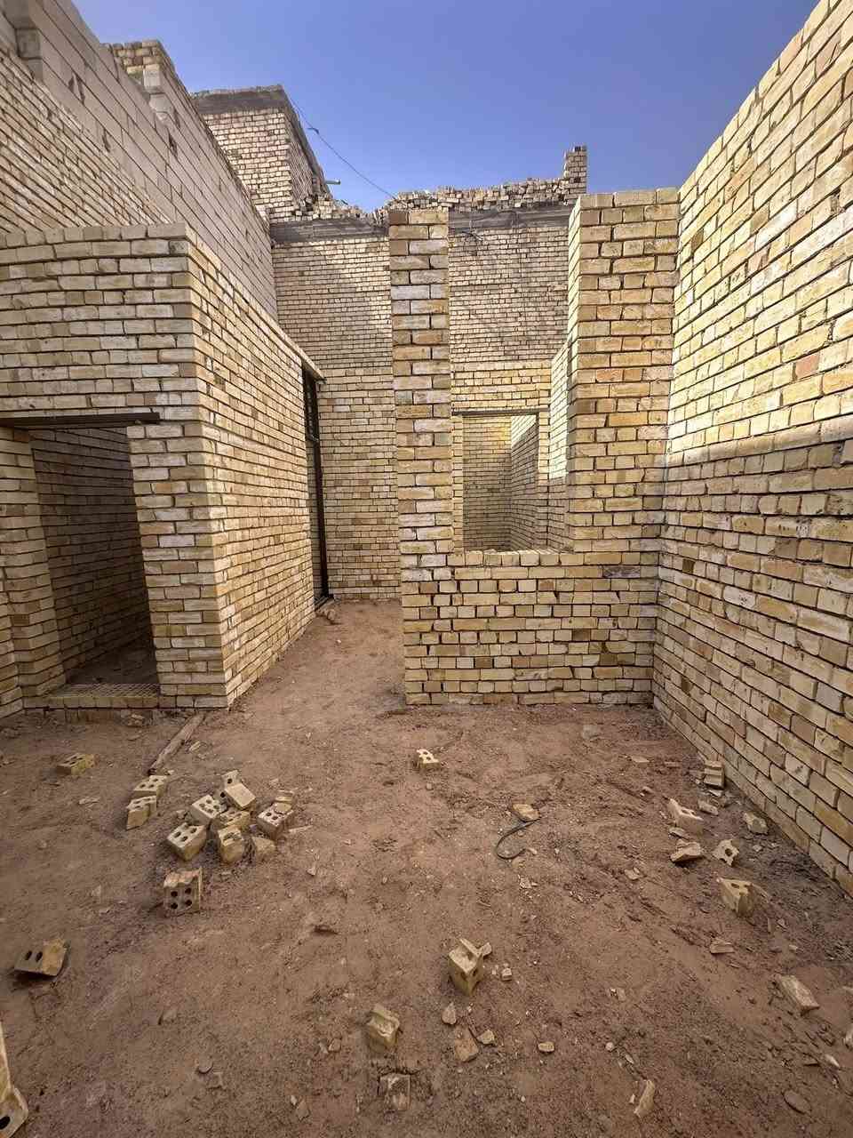 ‏يوجد عندنا 50 متر منطقة 53 قريبة على شارع 60 مفتوحة من شارع 30 مقابيل مول حكاية البيت هيكل غير مسقف سعر الخمسين 35 مع المجال اتصال على رقم التلفون ***********
