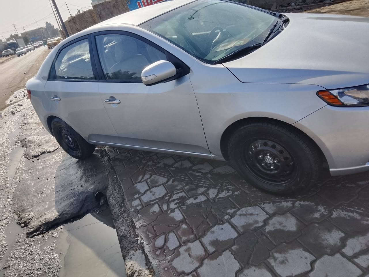 للبيع سياره جديده مال جناي ما ماشيه بل عراق سيراتو موديل 12 السعر 46 بيه شي قليل اخوان اني مكلف بل نشر ***********
