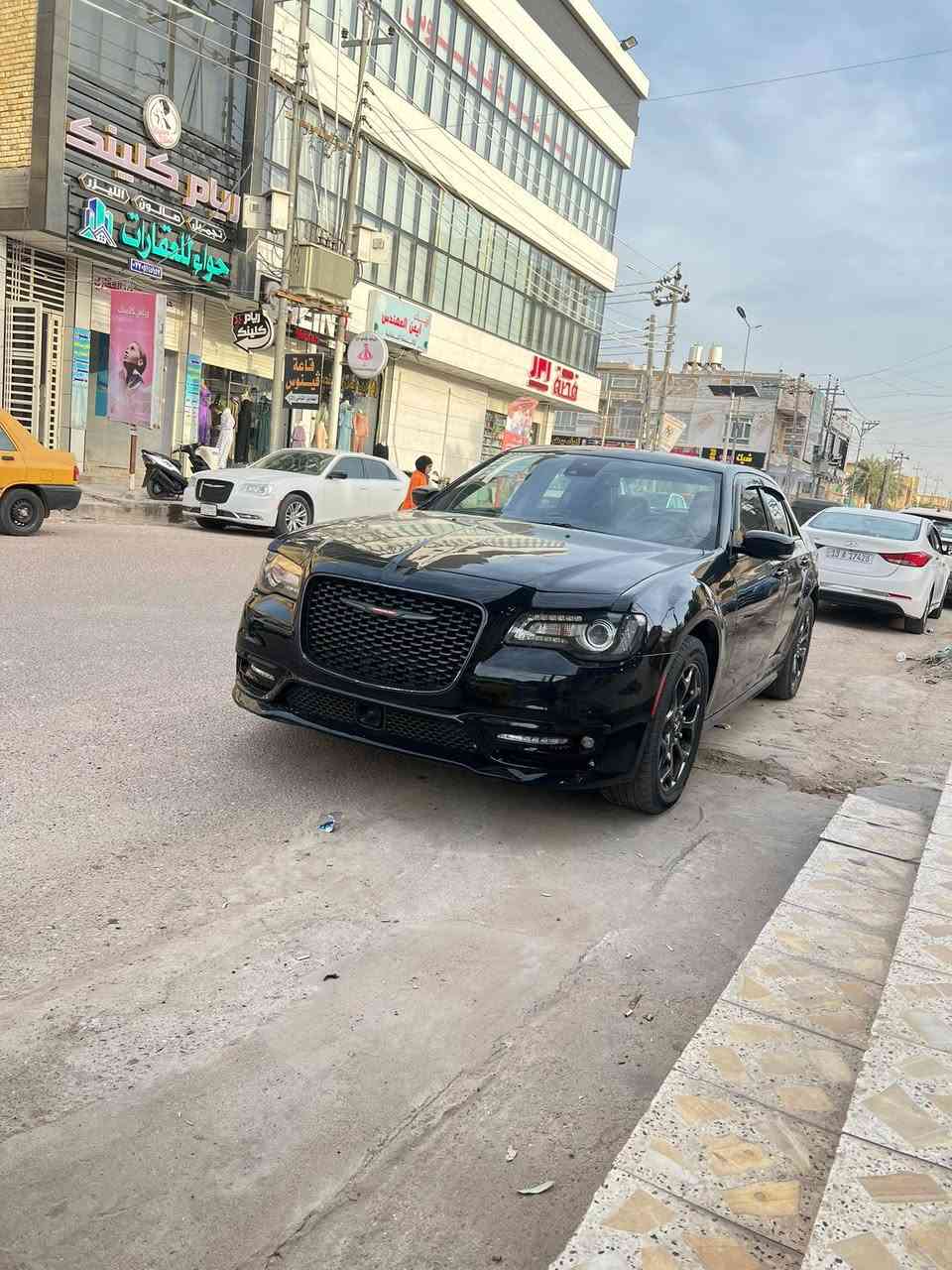 موديل2023 اصل فئه S فول للاخير سياره صار بيهه (صبغ عام) بسبب شخوط داخل الحاويه حادث امريكا جاملغ وباب الصدر السياره بعدهه منفيس 
#السعر178$ وبيهه مجال
رقمي***********(ع كولتهم النداء الاخير😜)
