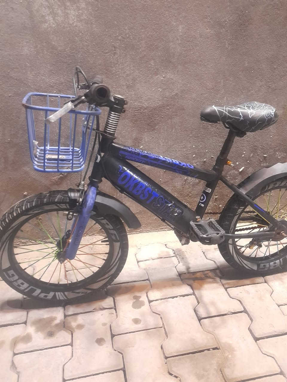 السلام عليكم متاح باسكل حجم ١٦ رياضي كامل من كلشي اي نقص مابي السعر ٣٥ الف وحجم ١٢ نوعية ممتازة ٢٥ الف التحرير ***********
