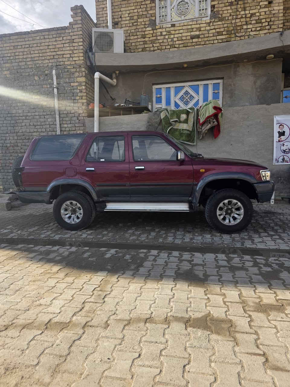 السلام عليكم
تيوته سورف مديل ١٩٩٥ رقم بغدادنكليزي سنويه ٢٠٢٨تحويل مباشر مكينه الفين ونص بطه 
لسياره يسره بلادي 
لسياره تعميرجديد مابيها نقص السعر ٥٢ وبيها مجال  
***********
مكان الكوت مركز مدينه
