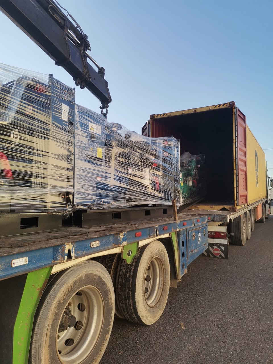 تم وصول وجبة مولدات كمنز 6سلندر 
حجم المحرك114"24ولف
القوه الحصانيه (HP180) 
السعه (312.5KVA)(250KW)
بشرط الفحص 800امبير
600امبير صافي المحرك في حاله جيدة 
تشغيل وإطفاء ذاتي
شاشة فول اوتو 
كولر.جويتر.سوبر 
يوجد لدا ديزل للمولدات كاتم + شاصي                
      يوجد توصيل🚛 لكافة المحافظات العراقية🇮🇶 
لدينا كافة انواع مولدات الكمنز و البيركنز للإطلاع ادخل على الصفحه
للاستفسار اكثر اتفضل راسلنا واتساب او اتصل على الرقم 
                 رقم الهاتف📞***********
                         واتساب *********** 
              الموقع🌐 اربيل-الصناعة الجنوبية/
                 الفرع الثاني  متابعة ولايك🥀✨
