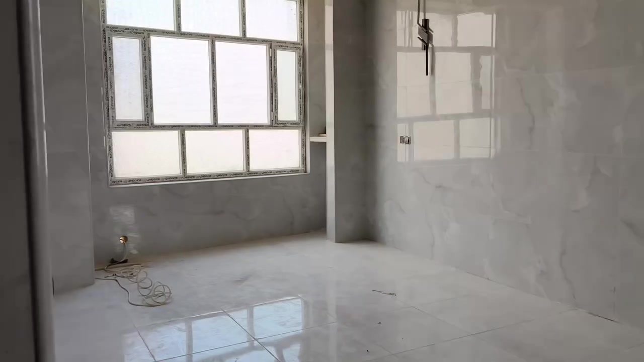 بنايه ثلاث طوابق للبيع
طاابو سند ٢٥ زراعي 
 طابق الارضي 
محلين مؤجرات المحل الأول ٩٠والثاني ٦٠
    الطابق الثاني    الشقه الاولى١٥٠متر

الطابق الثالث  شقتين الأولى ٨٠متر 
والشقه الثانيه  ٧٠متر 
العنوان كربلاء حي الامام  تبعد عن مرقد الامام ٧دقائق 
شارع الضغط الواقع بين حولي مستشفى الكفيل وشارع التبليط المؤدي إلى حولي  أبومهدي المهندس 
للاتصال,***********
***********
