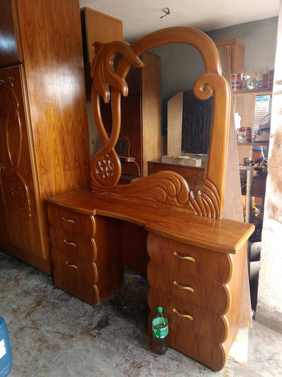 يوجد لدينا غرف نوم صاج عراقي فول نظافة العنوان قريه صدر النهر الشارع العام أي استفسار خاص او اتصال على ((((***********))
