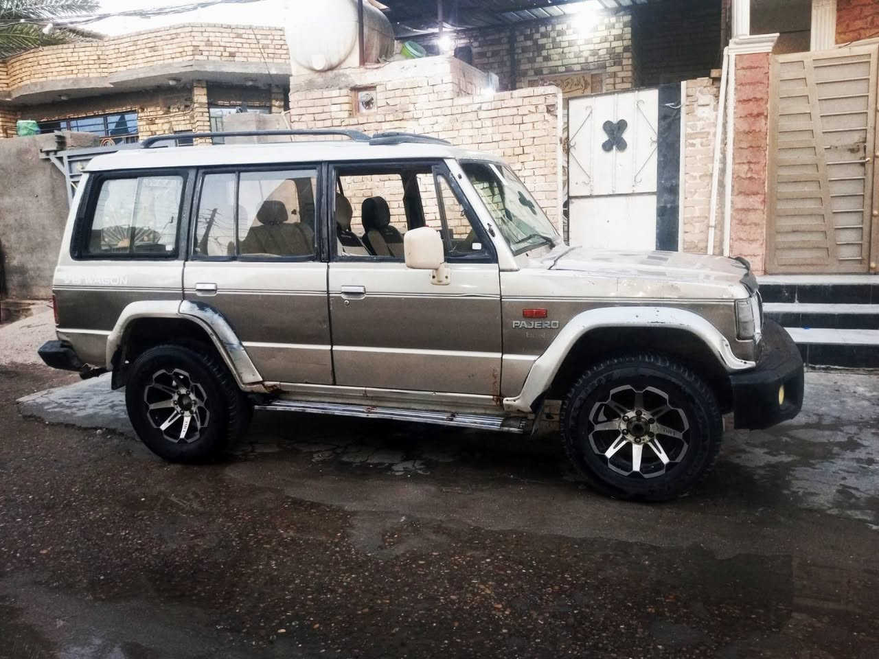 السلام عليكم باجيرو موديل 90 كير ومحرك ارنب 3000 السعر 24 وبيها مجال تحويل ثاني يوم وكاله ***********
