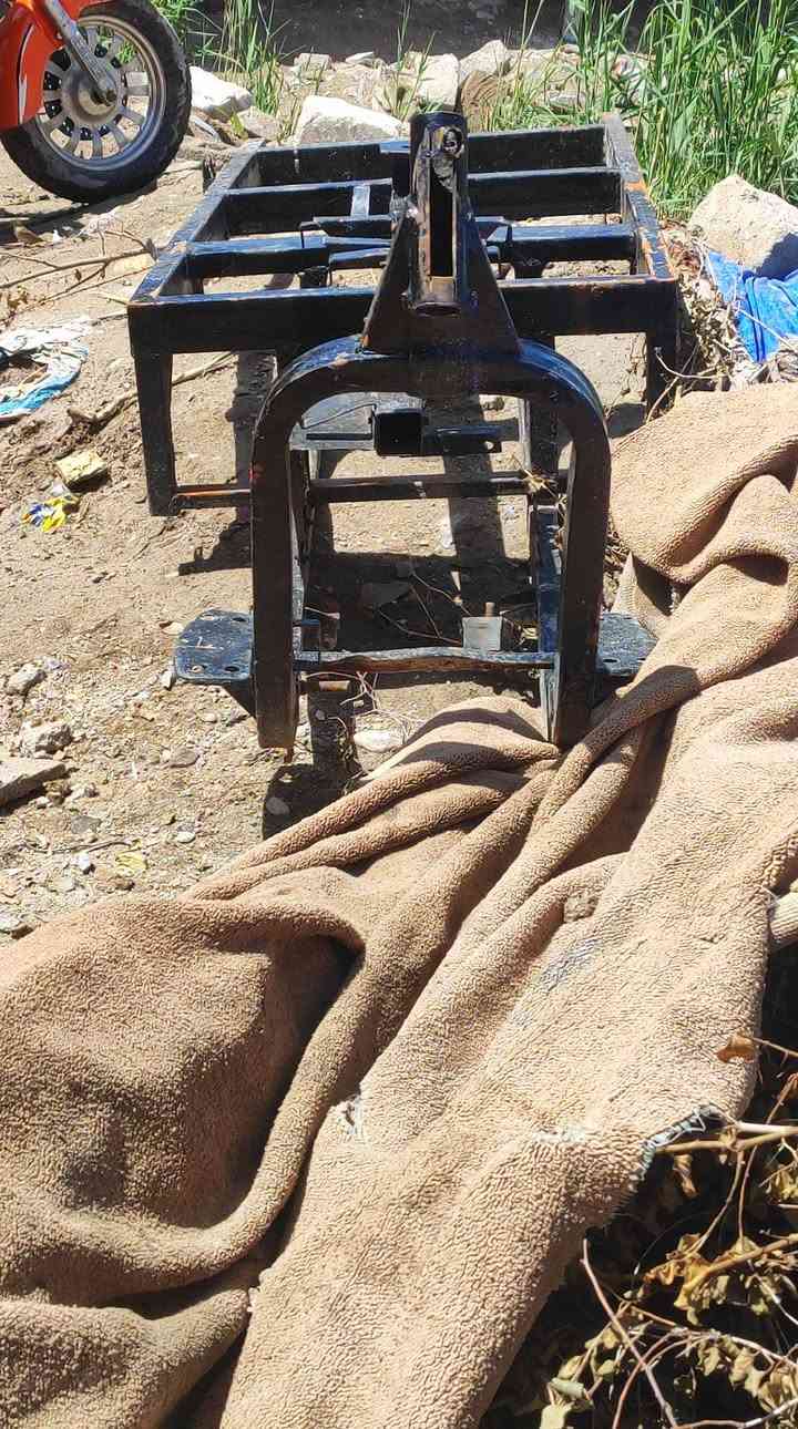 سلام عليكم شباب شاصي ادوات للبيع شاص نظيف مصبوغ وكامل المكان البصره قضاء المدينه رقم ***********
