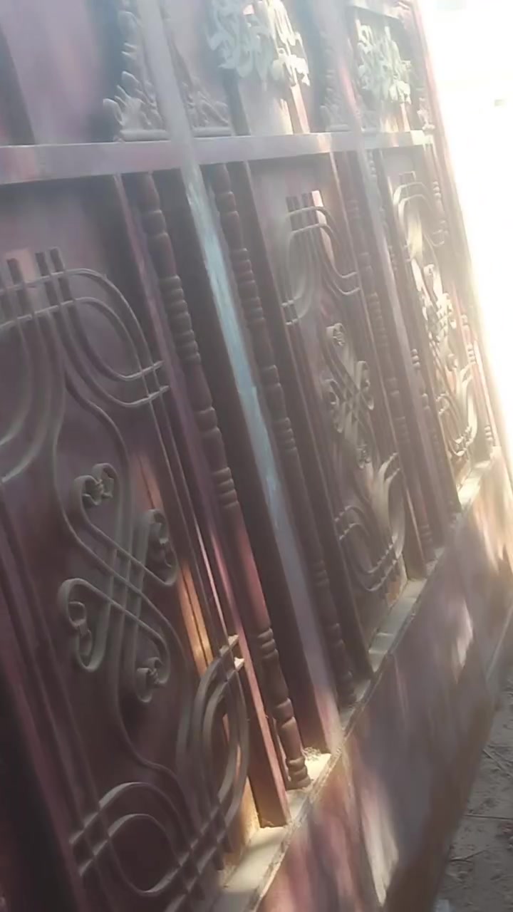 باب سياج سلايت قياس ٣ متر
تسكام درجه اولئ النوع الثقيل باب جديده نظام طلاكه ضمن لسلايت باب جاهزه لا خياس لا كسر فقط بدون سجه مكان المحاويل
***********
