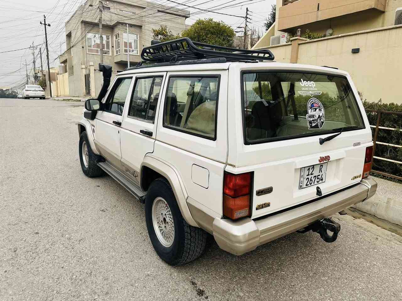 جيب موديل ١٩٩٦ ابيض محرك وكير بلدي  رقم وسنويه جديد. شرط التحويل.  طخم ورى وكدام جديد طخم تايه جديد  داخل جديد  كهربائيه كل شغاله. 
السعر ٥٢ بيها مجال 
الاستفسار ***********
***********
