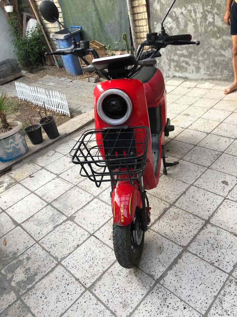 مرخصه صاحب الكروب دراجه شحنr9فول موصفات 5بطاريات جديده السعر 350للتواصل على هذه الرقم ***********
