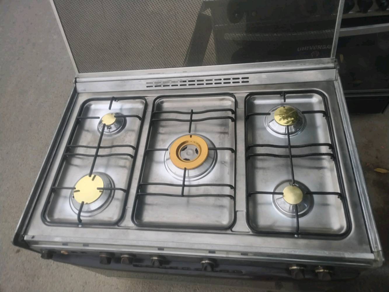 طباخ للبيع نظيف وشغال