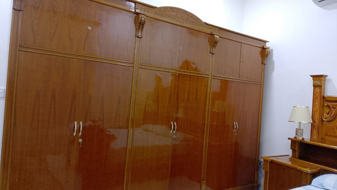 سلام عليكم غرفت خشاب لبيع السعر 1000000 بمليون تنباع كله سوه بعدهي نضيفه  الستفسار عل هاذه الرقم ***********
