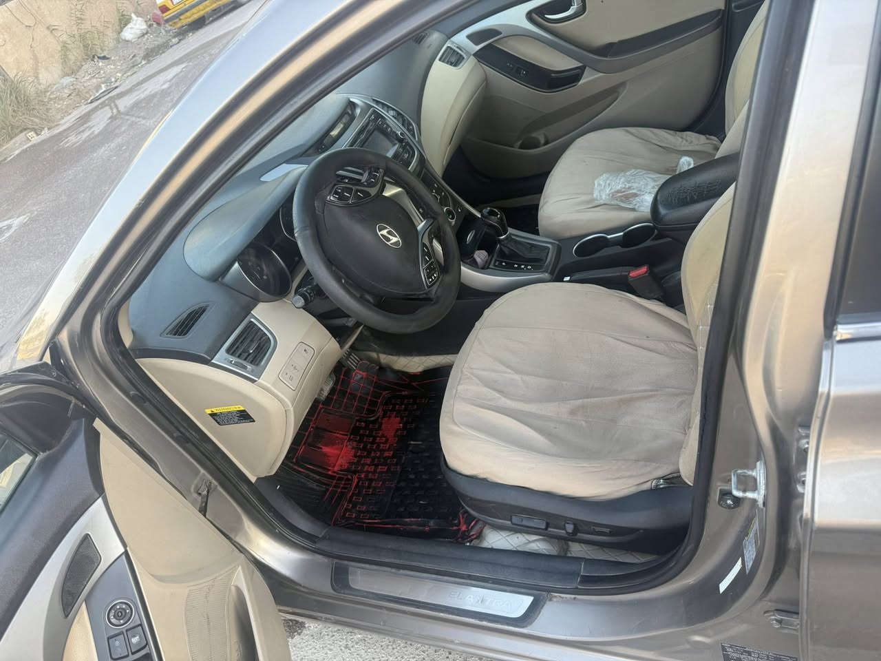 سلام عليكم للبيع او مراوس  سياره ألنترا  2014سياره كلش حلوه (بيه صفحه صبغ صفحه سايق تكم شواطي مابيه سياره كلش حلوه مكينه دوش ويل كب داخله نضيف كشنات تدفئه كامرا خلفيه  رقم بغداد سعر99وبيه مجال حك جيه مكانه حي جهاد اتصال *********** خاص مقفول شراي يتصل 
واتساب ***********
