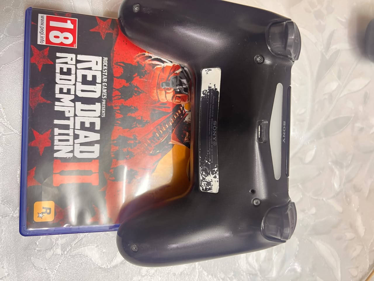 من رخصة الادمن 
يدة بلي ٤ اصلية (غير تجارية) للبيع + قرص لعبة RDR2. ملاحظة اليدة مبدل لها كير مغناطيسي. سعر اليدة ٣٥ الف (ثابت)! و القرص ٢٠(بي مجال). التوصيل ٥٠٠٠ الاف.


**إذا كنت صاحب هذا الإعلان وتريد حذفه لأي سبب، رجاءا أرسل رسالة إلى الدعم الفني**