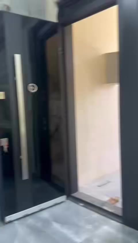 شقه للايجار في القاهره الضباط قرب جامعه الامام الصادق طابق ثاني تحتوي على استقبال ومطبخ وحمام وغرفه 1- مطلوب عائله صغيره للأستفسار ***********
