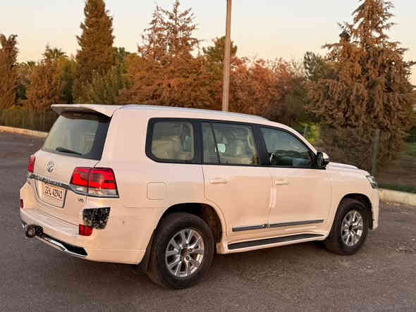 لاندكروزر موديل 2018 بيها ركن الدعاميه الخلفيه كلير فقط محدده بالصور ولباقي بشرط الفحص سياره جديده.. مواصفات 6 سلندر جلد 8 ايرباك 2 كشهن كهربائي شاشه . شاحن لاسلكي سلايد تشغيل عن بعد . سياره فول مواصفات .فحص هزه تجديد سنويه كله جديد بسمي . طقم تاير جديد متصرف عليها سنت تريد تحويل وكاله حاضر اي استفسار ***********
