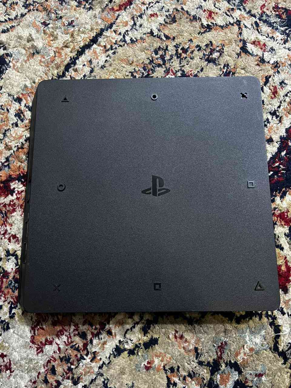 بلي 4 نضافه 100% جهاز ما مفتوح ونضيف كلش تجي ويا ثلاث اقراص ويدات اثنين وسماعه گيمنك وجهاز نضيف كلش مكاني بغداد الدوره وسعر ٣٥٠ وبي مجال للشراي هذا الرقم للتواصل ***********
