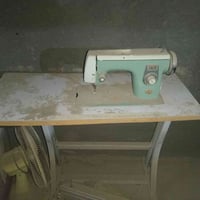 مكينه خياطه ياباني مستعمل  السعر 75 قفل التواصل07819556163