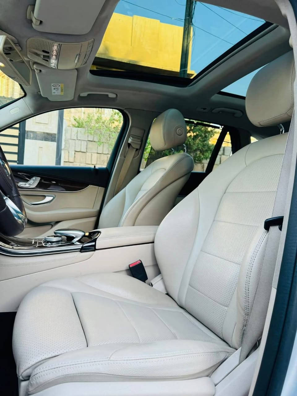 السلام عليكم
للبيع Glc موديل 2017 خليجي وكاله BCM
بانوراما 
بصمه
بصمه تشغيل 
داخل بيجي 
بردات ابواب
٤ كامرات 
دبل ماوس 
شاشه جبيره 
لايت عدسه 
اوتو بارك 
حساس امامي خلفي
بدي AMG بلادي
ستيرن AMG
رادار امامي خلفي 
نقاط عمياء 
ماشيه 108  الف كم
بيها هوايه مواصفات معروفه بالمرسيدس 
بدون نقص كير محرك كهربائيات بلاديات 
بدون صبغ بدون تبديل بدون ايرباك 
مكانها:اليرموك 
للاتصال:*********** 
***********
السعر:25,300 $
