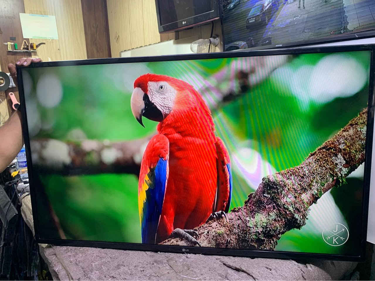 سڵاو هاوڕێیان،
شاشەیەکی مارکە LG قەبارە 49 ئینج بۆ فرۆشتن، زۆر خاوێن و نوێیە و ماڵی دۆستە. بە شەرت و بە گرەنتی دەیدەم، هیچ کێشەیەکی نییە.
تایبەتمەندییەکان:
 جۆر: LG (ئەسڵی)
 قەبارە: ٤9 ئینج
 سیستەم:  بێ ماسفات )
 باری شاشەکە: زۆر خاوێن و لە نوێ جیا ناکرێتەوە.
 پێداویستی: کۆنترۆڵی لەگەڵە.
دیاری تایبەت:

نرخ: [٢٠٠] (کەمێک موعامەلەی تێدایە)
شوێن: هەولێر
بۆ کڕین و زانیاری زیاتر، تکایە نامە بنێرە بۆ ماسنجەر یان پەیوەندی بکە بە*********** تەنها واتسئاپ بەردەستە أربيل, العراق
