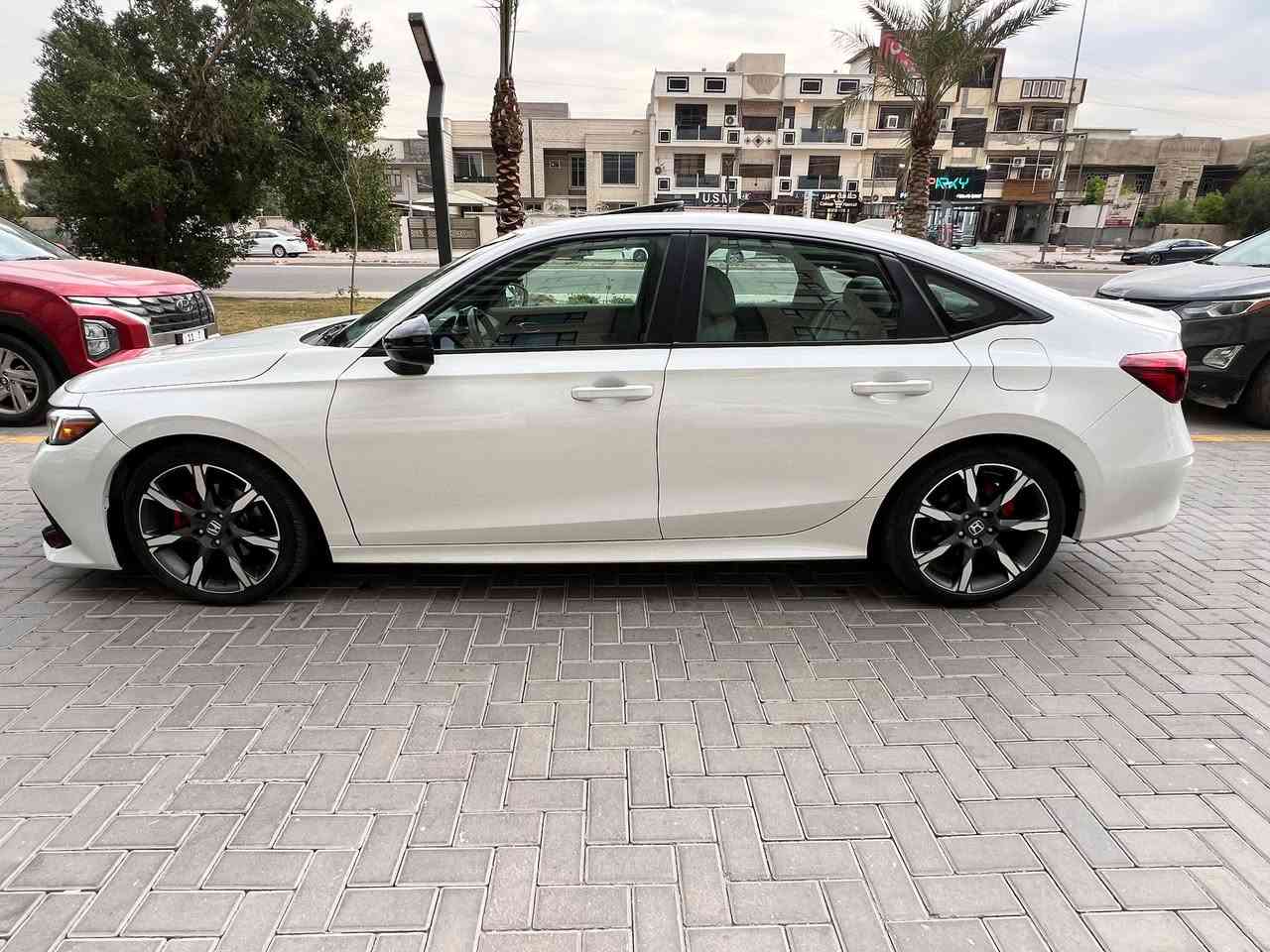 السلام عليكم للبيع هوندا سفيك تورنك ٢٠٢٥ ماشيه عشره تقريبا حادثه جاملغ صبغ وبنيد بارد شويه باب بارد داخل ابيض سياره جديده فول للاخير *********** صور الحادث موجوده بلمنشور السعر ١٧٥ وبيها شي بسيط
