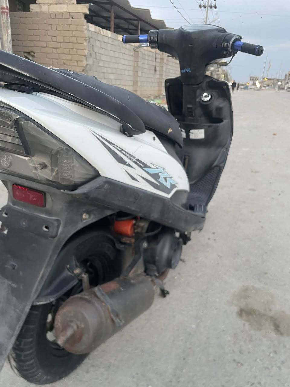 للبيع
ماكس عدلة 

دراجة بلادية ما نقصها برغي 

دراجة مفتوحة مرا وحده 

كهربائيات كلها شغالة من طول لطول 

القرنة هور السعد 

السعر 600 وبيها مجال 

الشراي خاص 

***********
