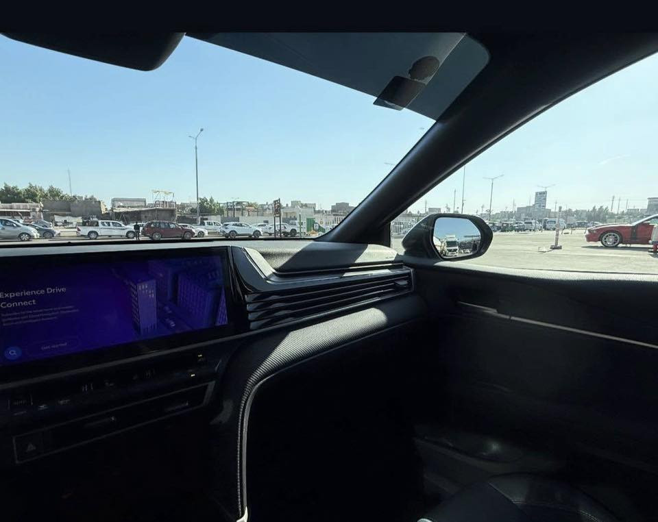 سلام عليكم للبيع تايوتا كامري هايبرد مديل se ples (2025)
بسمي مجددها ٢٠٢٩ رقم بغداد دولي 
ماشية ٢٠ الف كيلو وليس ميل
السيارة بدون حادث 
السيارة ليبل واحد اي قطعة مامبدلة بيها 
بدون قطرة صبغ ولا ايرباك 
مواصفات فول واحد على واحد
فتحة 
بصمة
تبريد قطعتين
سايد بريك كهرباء
٥ انظمه قيادة
اوتو هولد 
قيادة الية 
شاشة كبيرة مو صغيرة 
عينة دجتل ٣ اشكال تتغير 
تيبسي شحن
فول تحكم استيرن
تدفئة استيرن
شفتات استيرن
ردار امامي خلفي 
توقف ذاتي
اشاير بالمراية
هيتر مراية جانبية وجام خلفي 
كامره دوارة 
تخم تاير دلوب اصلي 
سبير مانازل وعدتها وكتلوكات بعدهم مسلفنات
سيارة اقتصادية بشكل وسريعة جداً 
وبالعافية على الي ياخذها 
سعر السيارة:💵200 وبيها مجال للشراي ويدلل
رقم الهاتف : 📱***********
