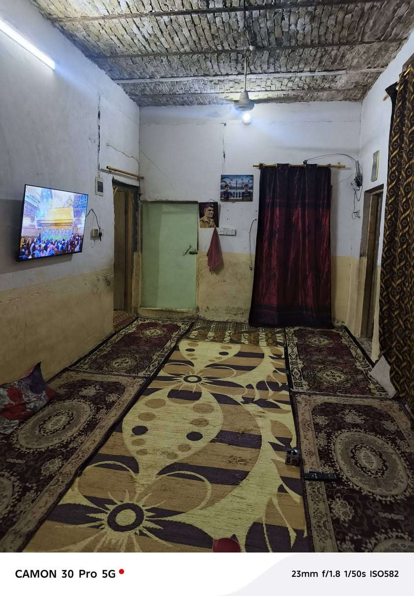 السلام عليكم بيت 200 متر بدايه شارع الحوزه يوم سعيدين المطار الجديد السعر 70 مليون وبي مجال غرفتين غرفتين وصاله واستقبال الغرفه الوحده ست امتار والصاله من امتار والاستقبال من امتار والمطبخ خمسه باربعه مكشوفات اثنين تخاريج داخليه وخارجيه فقط ما ملبوخه السقوف والارضيه صبابه الاتصال على الرقم السعر 70 مليون وبه مجال***********
