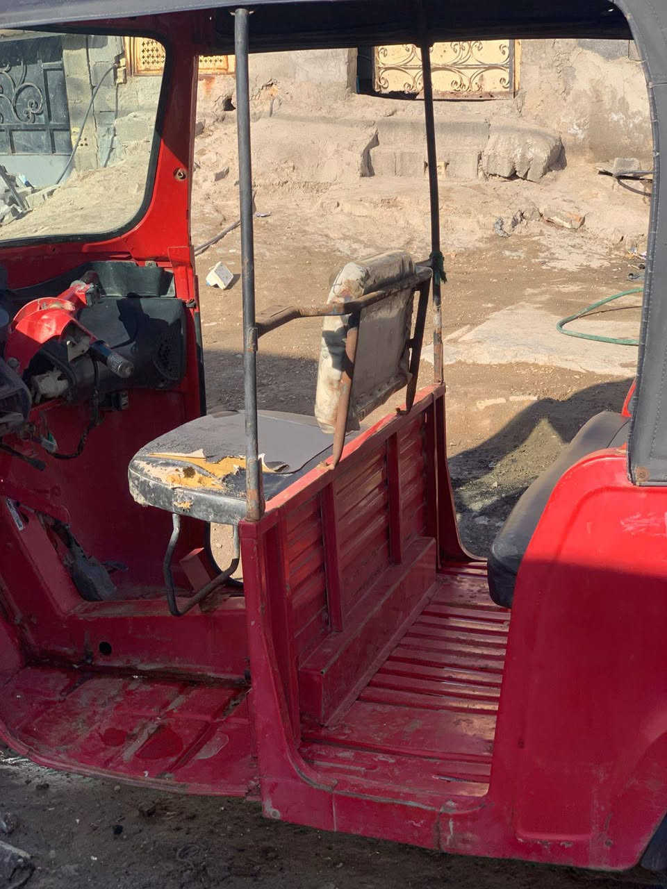 السلام عليكم تكتك للبيع بدون اوراق مابيه مكينه اتكفل من السرقه مدينه الصدر سعر 300
***********
