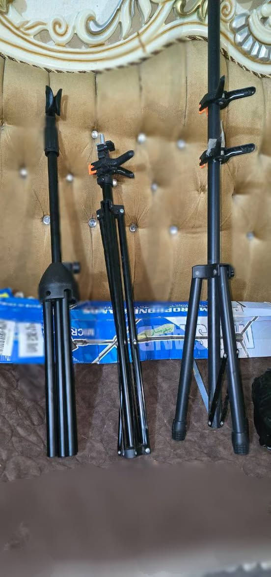 السلام عليكم استاند سماعه واستاند مايك واستاند كامره جدد مامستعملات ابد وغراضهن كاملات بلعلاكه السوده. توصيل مجاني التواصل وسعر  ع هذا الرقم ***********
