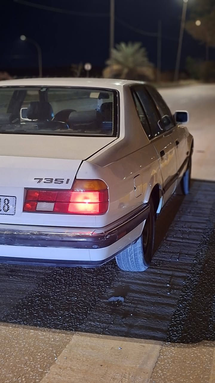 السلام عليكم BMW 735
السياره بيه شغلات بسيطه 
كير جديد
مكينه خير من الله 
كهربائيات مابيهن نقص 
تبريد ثلج🥶
السياره حلوه والله احله من الصوره 
مكانه 
بابل حله 
*********** 
بيه واتساب
