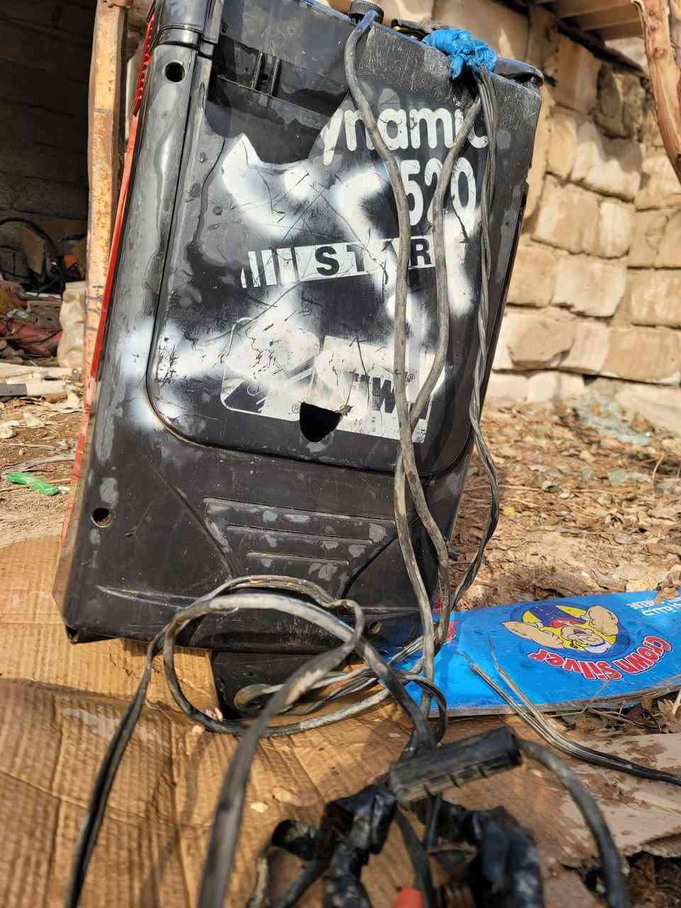 شاحنه بطاريات 24و12فولت شاحنه محول كبيره وليس كارت لكن اكو وعود كاذ به اعاده نشرها السعر ٢٠٠ الف هاتف ***********4
