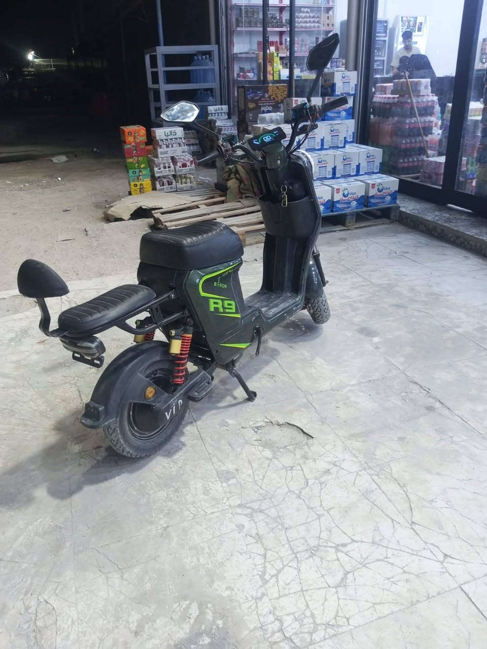 السلام عليكم دراجه ار9البيع موديل 25دراجه بطاريات 32امبير جدد تخبل كامله غراضها كامله مكاني البصره الزبير السعر 400وشراي يدلل رقم الهاتف ***********
