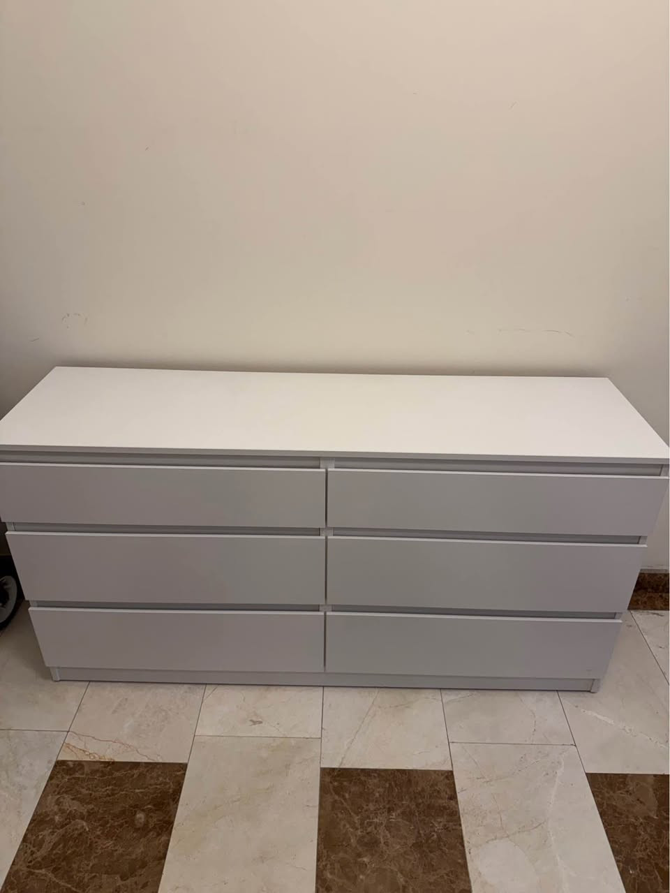 IKEA chest of drawers
White, 6 drawers
140x40x70cm

 60 usd أربيل, العراق


**إذا كنت صاحب هذا الإعلان وتريد حذفه لأي سبب، رجاءا أرسل رسالة إلى الدعم الفني**