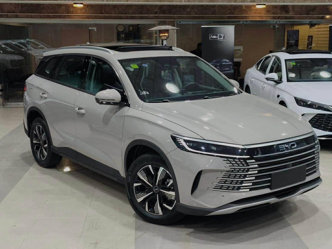 BYD SEALION 05 DM-i PHEV 2025 
1400km Range
0.0 km
فول مواصفات  بانوراما بطارية كبيرة 120 كم - رادار 
مع - ٢ سويج و ٢ كارت NFC  و ٢ شاحنة الكهرباء   و گاعيات و كامل اكسسوارات
#HALWEST#CARS
***********
