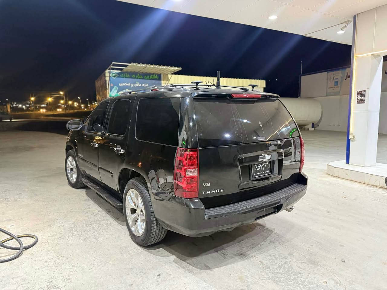 تاهو موديل 2009   سيا ره كه دوبه يه  به لام ساغه  براوه  نيه به شه رته به شه رتى  مالى مه ده نى سيا ره كيرو مه كينه و هه موو به شه رته زور خاوينه موا سه فاتى LT  هه موو كيانى به شه رته ٤ تايو ويلى نوى له بنه   مالى دو سته 
سعرى 77
***********
*********** أربيل, العراق
