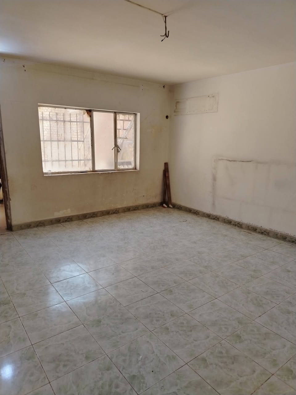 بيت طابق ثاني معزول وحده للايجار جميله خلف جامع مجيسر ***********

