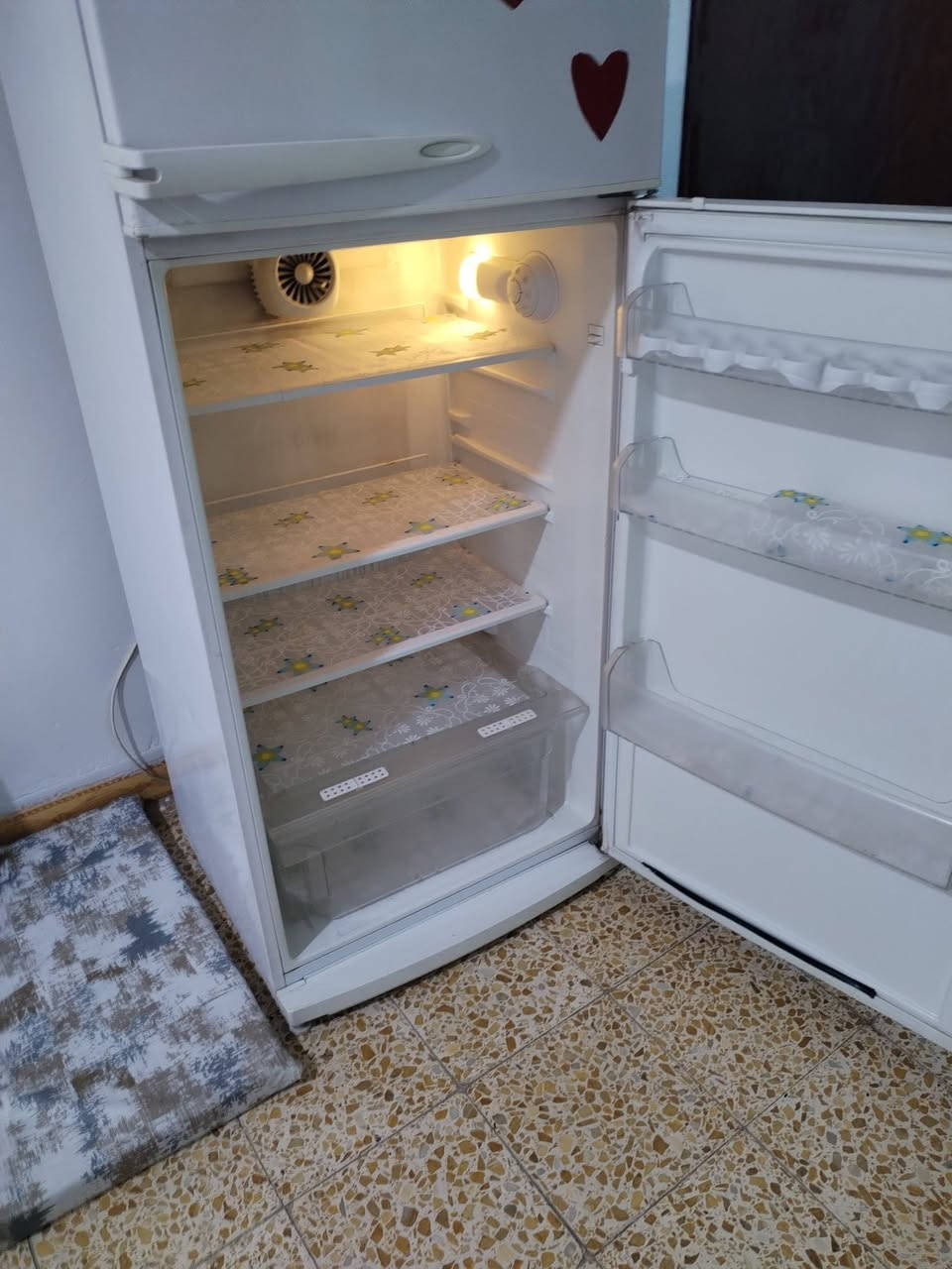 ثلاجه كلش نضيف بشرط الشغل السعر 175وبي مجال للستفسار ***********
