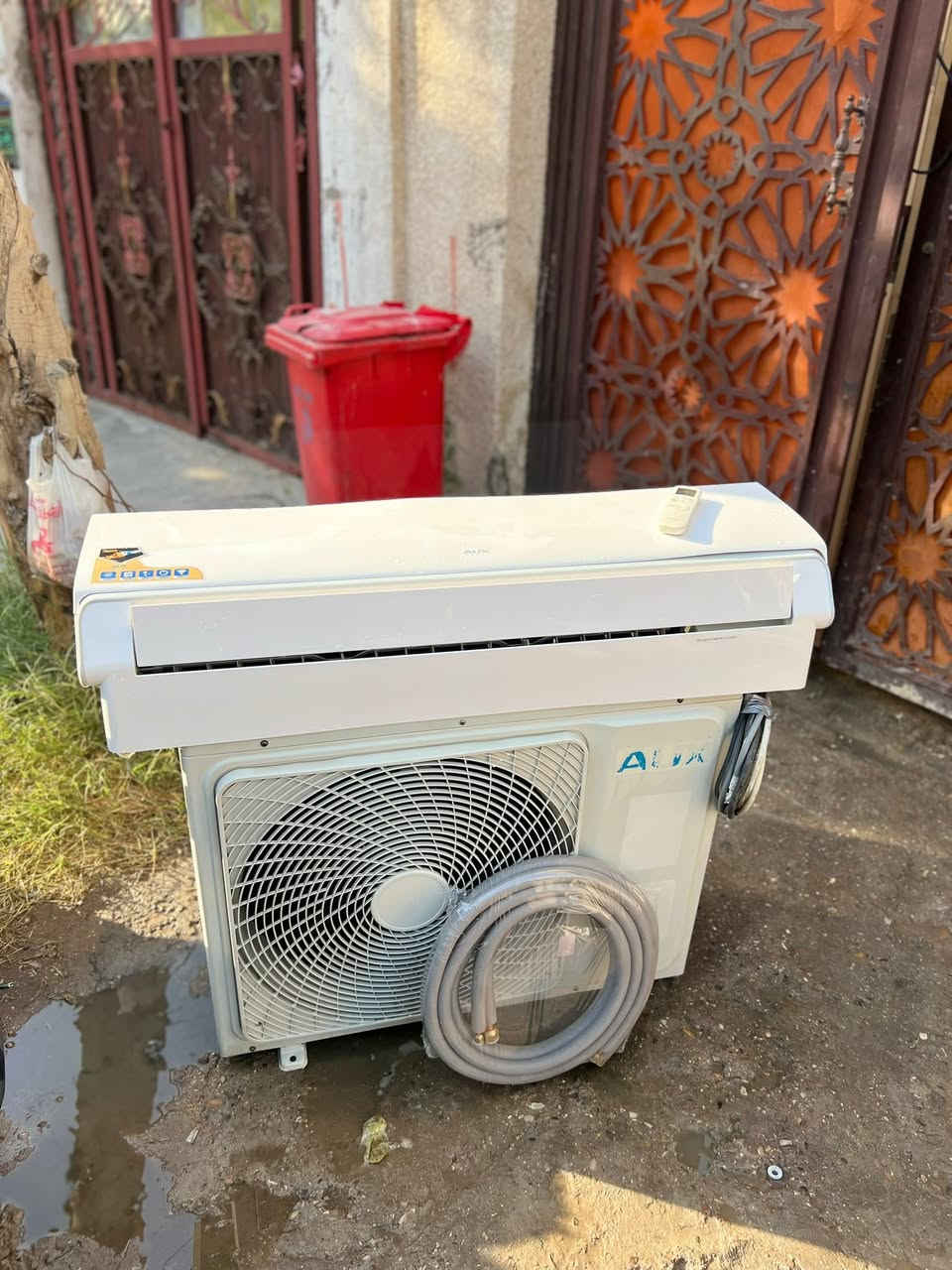 السلام وعليكم اخوان للبيع سبلت اواكس طنين وثلث 
نضافه95/100 تبريده ثلج ❄️☃️🧊+تدفئه ملغيه فقط 
كامل مكمل جيب وشد بواري جدد ريمونت وايرات اخوان 
 الجهاز رديتراته صفر  موس 
غازه مقفول كامل مغسول وجاهز 
بعد معروف الاواكس  بتبريده ودفعه القوي جاهز بس عليك تشده 
السعر425 وبي مجال بسيط 
اخوان السبلت مو انفيرتر عادي
شارع فلسطين ***********
