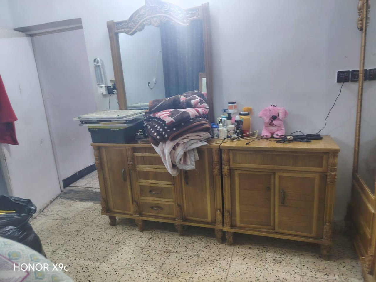 غرفة اخت الجديدة للبيع للتواصل على هذا الرقم وبي وتساب ***********
