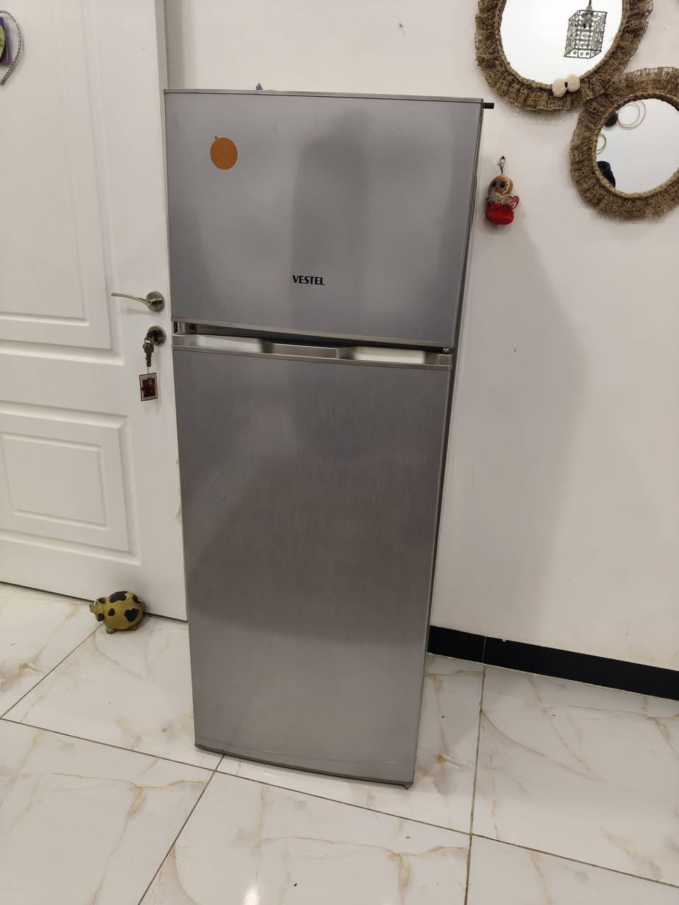 ثلاجة فستل تبريدها ممتاز بلادية مداخلة تصليح حجم 10 قدم سعرها 100
 ميز بلازما وطبلات فدشي راقي وموديل خشبي وحديد ثقيل سعر 125 للعلم الجديد مالته 225
مبردة استعمال موسم واحد فقط جديدة مع الخرطوم سعر 90
للتواصل 
***********
